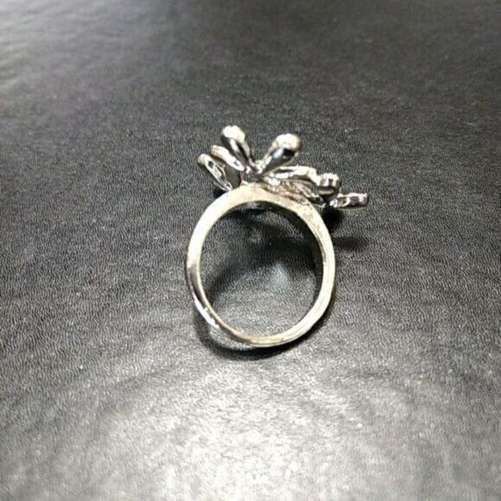 *Sale* Silver tone rhinestone flower ring size 7 - Picture 5 of 6